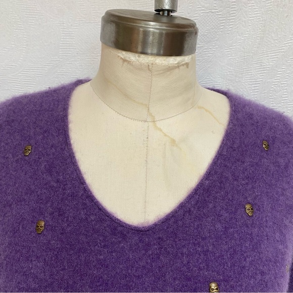 Zadig &Voltaire pure cashmere vneck sweater. - Picture 2 of 6